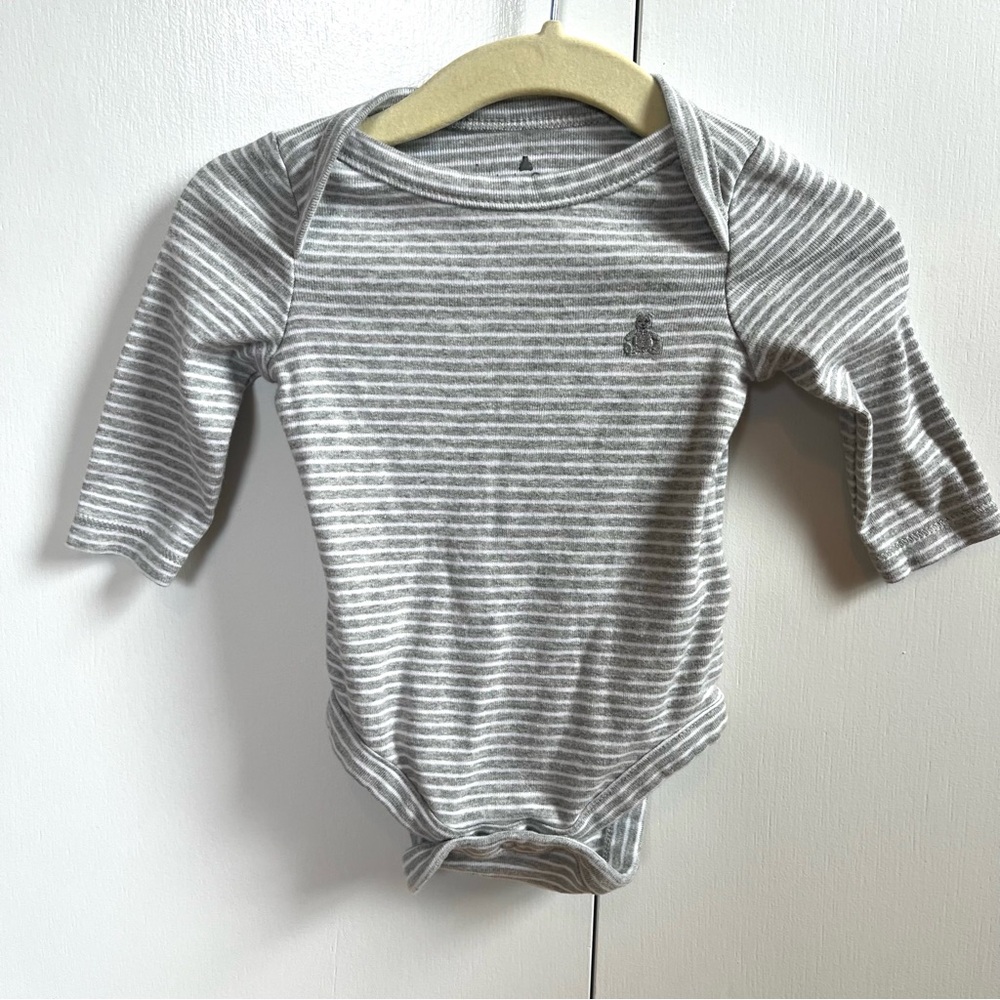 GAP Baby Boy Girl Gender Neutral Size 0-3 Months Gray White Bodysuit Onesie